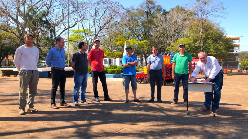 ASSOCIAÇÃO RECEBE EQUIPAMENTOS AGRÍCOLAS